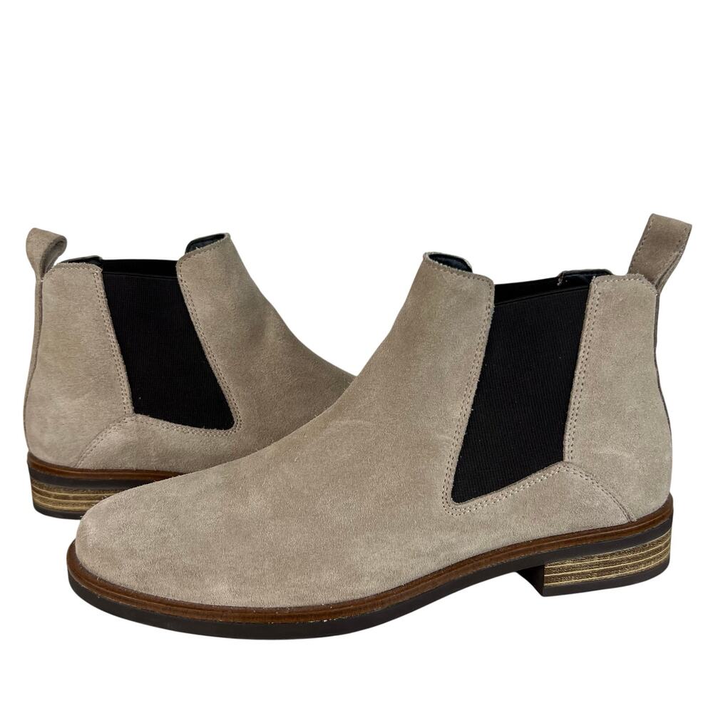 Clarks Women's Beige Suede Pull On Ankle Chelsea Boots (Sz 8.5) - Picture 2 of 11